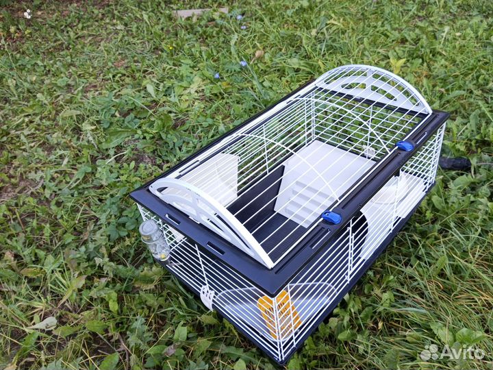 Клетка большая полностью укомпликтованная