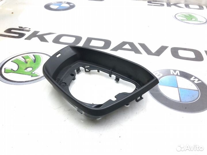 Накладка зеркала заднего вида (кожух) левая Skoda