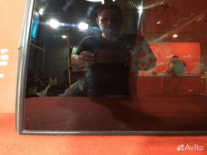 Форточка в кузов задняя правая Nissan Pathfinder