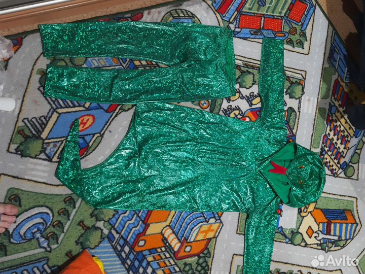 Новогодние костюмы(зайчик, снежинка, цыпленок