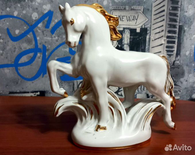 Фарфоровая Статуэтка 