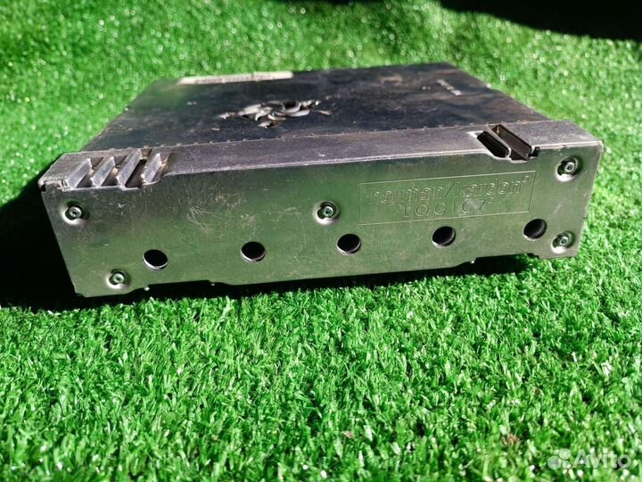 Усилитель звука Mercedes Harman Kardon