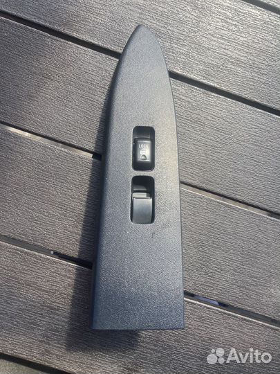 Кнопка правого стеклоподьемника mitsubishi galant