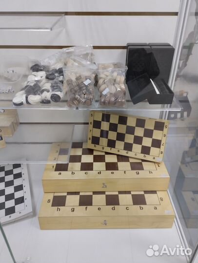 Шашки, шахматная доска, фигуры