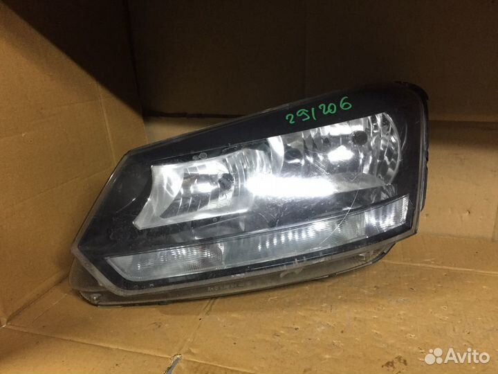 Фара левая Skoda Yeti 2015
