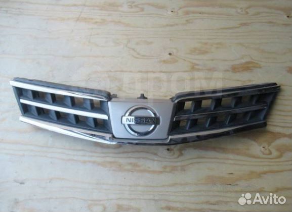 Решетка радиатора Nissan Tiida 2008-2012