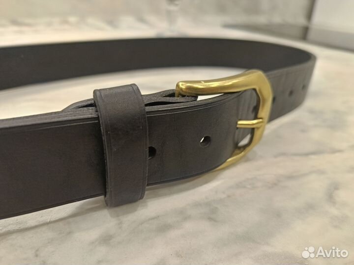 Мужской кожаный ремень черный