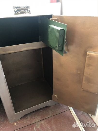 Сейф металлический
