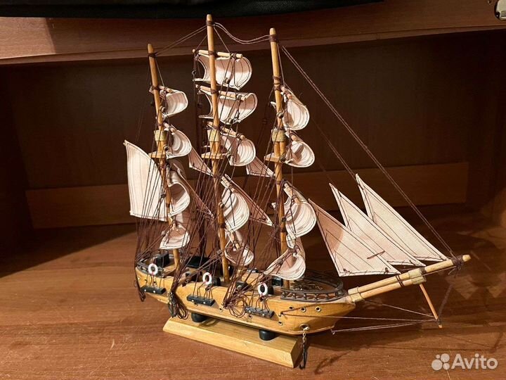 Модель корабля из дерева