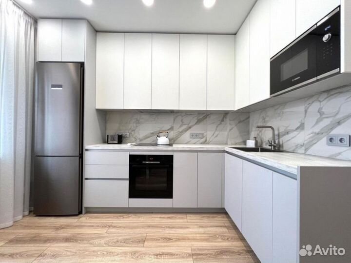 Кухня угловая белая