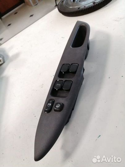 Блок управления стеклоподъемниками Toyota Prius