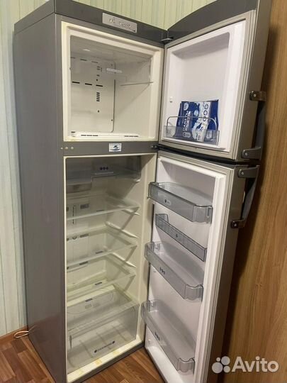 Холодильник бу Whirlpool отдам бесплатно