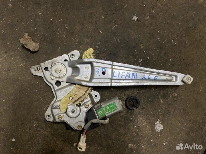 Стеклоподъемник электрический задний левый