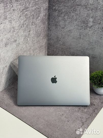 Macbook Pro 16 2019 i7 16 512