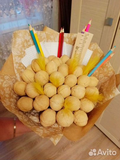 Букет из орехов