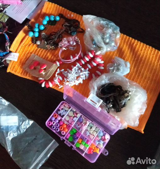 Спицы, нитки, бижутерия