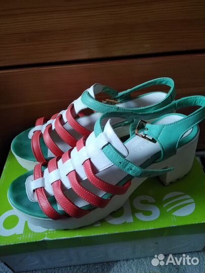 Босоножки кожаные