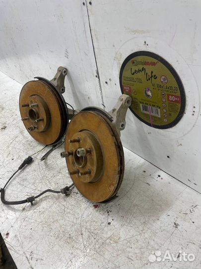 Передний поворотный кулак Chevrolet Cruze