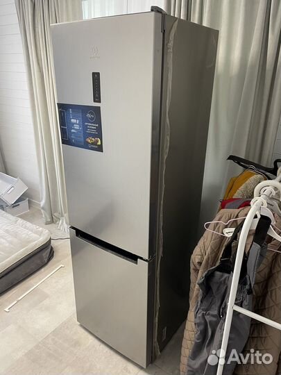 Холодильник Indesit DF5181XM