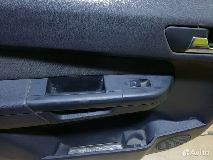 Обшивка задней левой двери opel zafira b