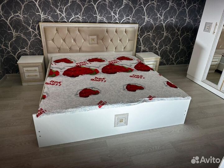 Спальный гарнитур новый