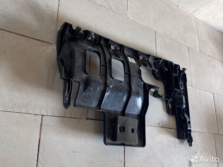 Lexus LX570 Накладка торпеды нижняя