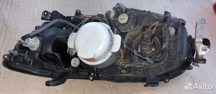 Фара передняя правая Subaru B9 outbac Xenon