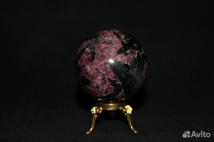 Шар из камня Эвдиалит, 45,6мм. № 45