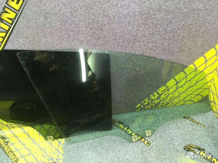 Стекло двери Форточка Mazda CX-7 Мазда сх7