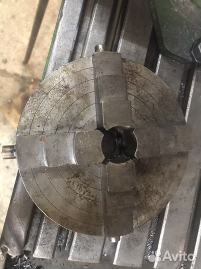 Токарный патрон четырехкулачковый