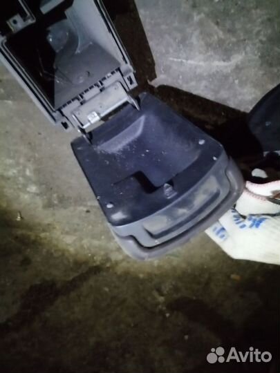 Подлокотник центральная консоль Nissan Qashqai j10