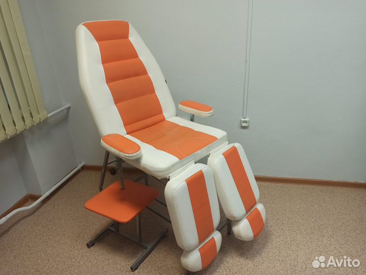 Педикюрное кресло - кушетка с чехлом