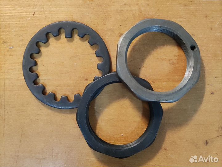 Гайки задней ступицы 53, 3307