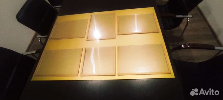 Стенд уголок потребителя б/у золотистый 95*65