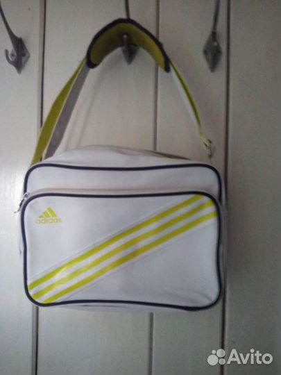 Спортивная сумка, с боковым карманом на молнии