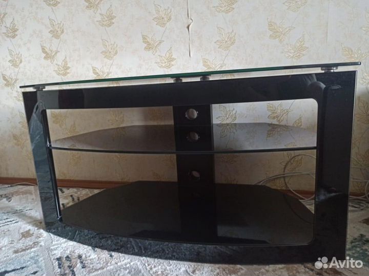 Стеклянная тумба для телевизора