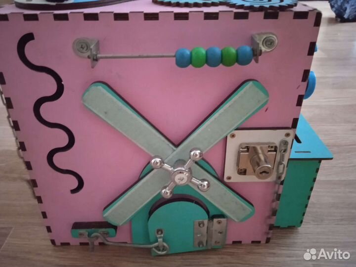 Бизиборд куб