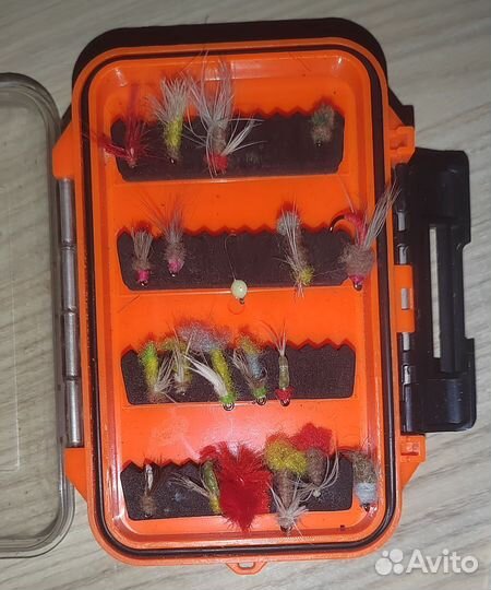 Коробка мушек и мормышек