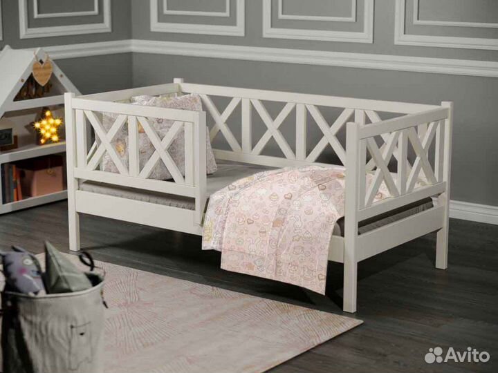 Кроватка высокий борт софа из натурального дерева