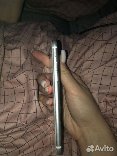 iPhone SE (2020), 64 ГБ