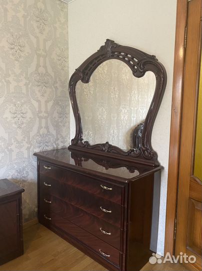 Спальный гарнитур