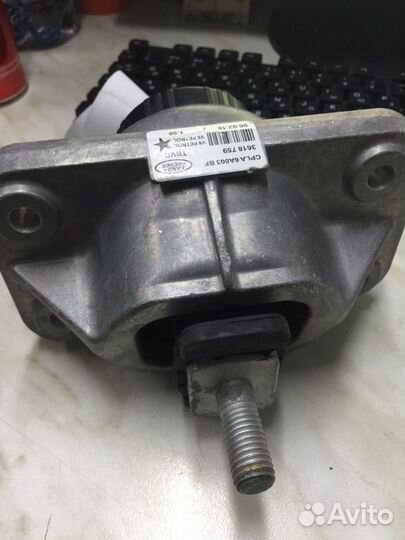 LR056882 Подушка двс