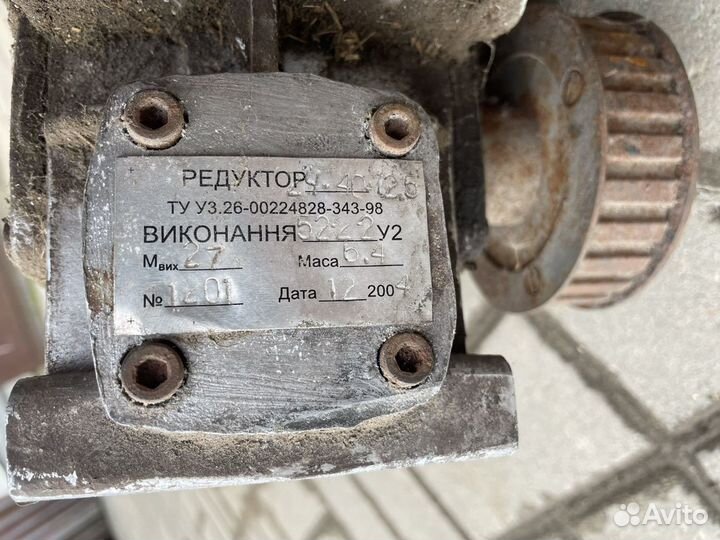 Электродвигатель с редуктором