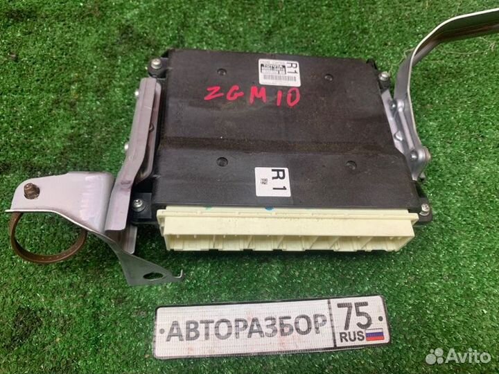 Блок управления двс Toyota Isis ZGM10 2zrfae 2009