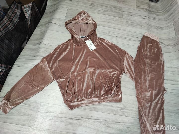 Спортивный костюм женский нежный 42 (S)