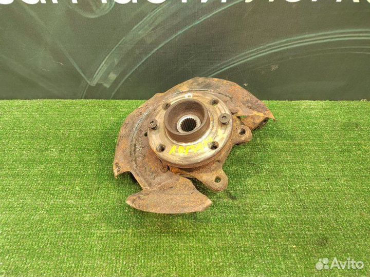 Поворотный кулак правый Renault Logan седан 1.6