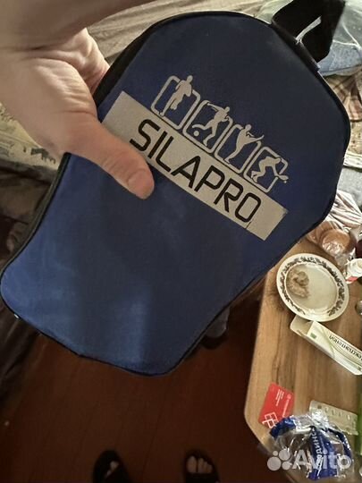 Теннисная ракетка