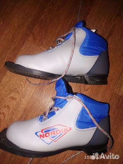 Лыжные ботинки детские 34 размер
