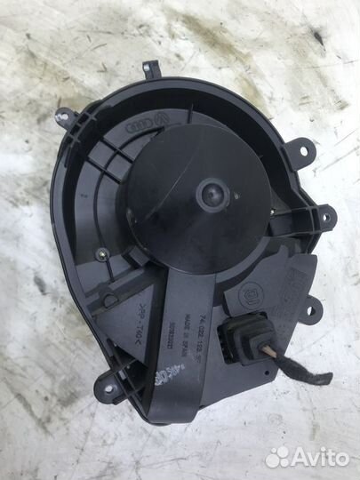 Моторчик отопителя Volkswagen Passat