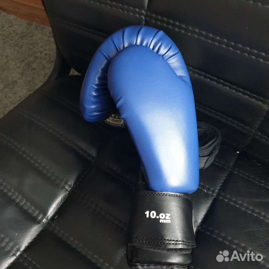 Боксерские перчатки 10 oz